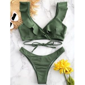 ✨3/$30✨Zaful Ribbed Scrunch butt wrap bikini